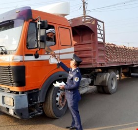 الداخلية تلاحق المركبات الكبيرة في الأحياء السكنية