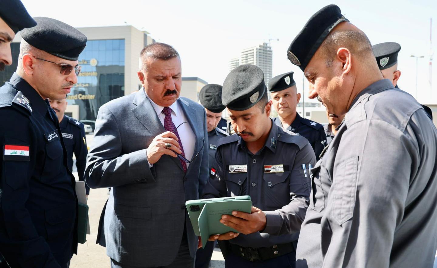 وزير الداخلية يوجه دوريات النجدة باستخدام الأجهزة اللوحية الرقمية ونظام الخرائط لسرعة الاستجابة والوصول إلى الحوادث