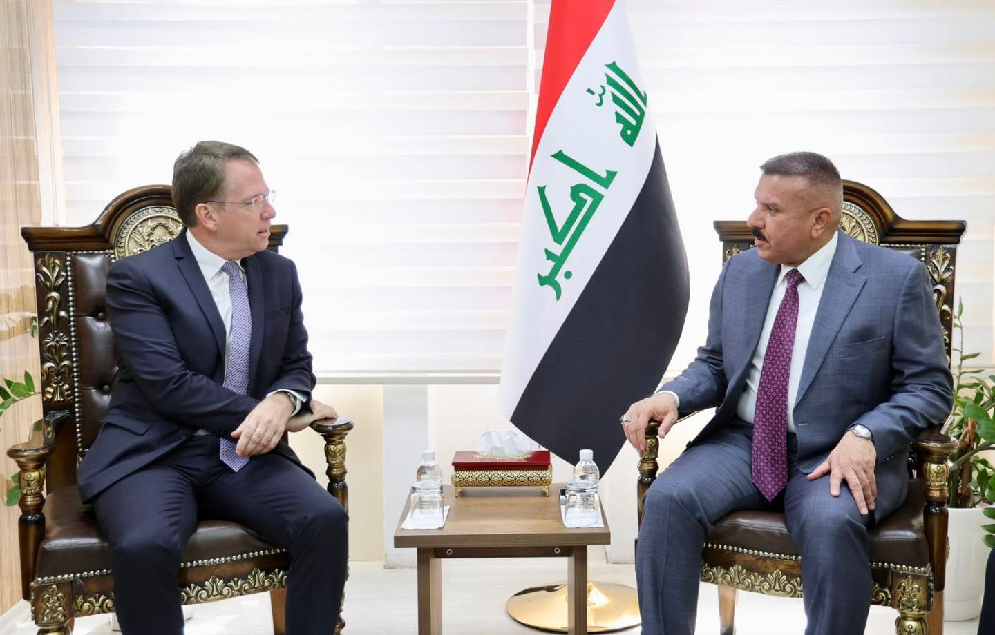وزير الداخلية يلتقي السفيرين الفرنسي والأسترالي لدى العراق كلا على حدة