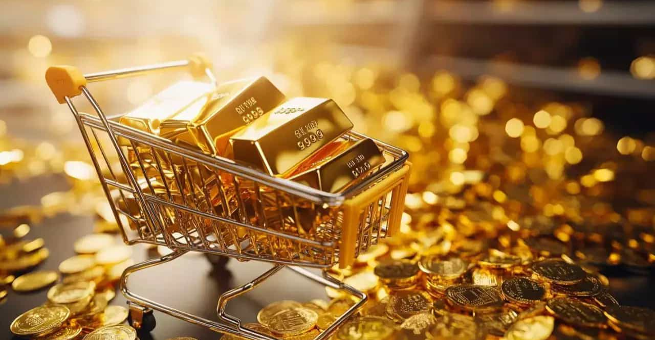 الذهب يحوم قرب أعلى مستوى على الإطلاق بدعم من رهانات خفض الفائدة