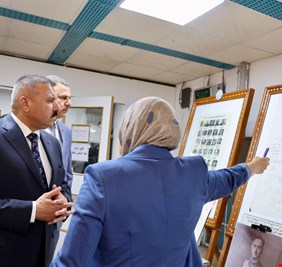 وزير الداخلية يتفقد مديرية السجلات والوثائق ويطلع على محتوياتها
