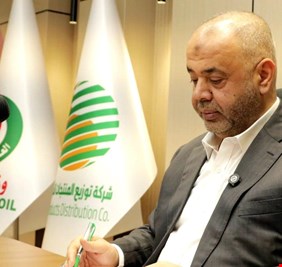 مدير عام شركة توزيع المنتجات النفطية يشرف على توزيع دفعة مساعدات لعوائل الشهداء