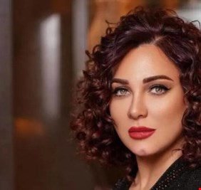 سلاف فواخرجي تحت الأضواء مجددا بعد تقارير حول منع ظهورها على الشاشات السورية
