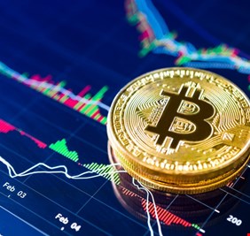بيتكوين تتجاوز 125 ألف دولار مسجلة رقما قياسيا جديدا