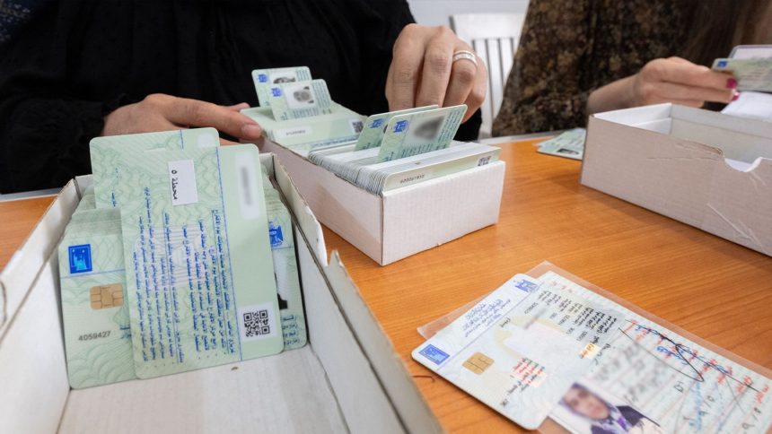 المفوضية تعلن توزيع مليون بطاقة بايومترية في عموم المحافظات