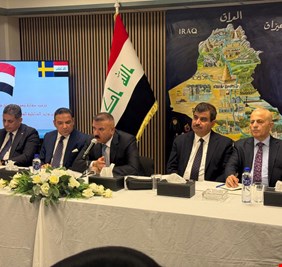 وزير الداخلية يلتقي أبناء الجالية العراقية في مملكة السويد ويستمع إلى احتياجاتهم وطلباتهم ويوجه بحلها