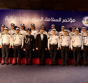 وزارة الداخلية تعقد مؤتمراً موسعاً حول السلامة المرورية والطرقية بحضور عدد من المحافظين والشخصيات الرسمية