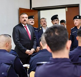 وزير الداخلية يتفقد جناحي التحقيق والقيادة في المعهد العالي للتطوير الأمني والإداري ويتابع الدورات المقامة فيهما