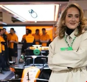 أديل تُطل من أوستن بعد نصف عام من الغياب