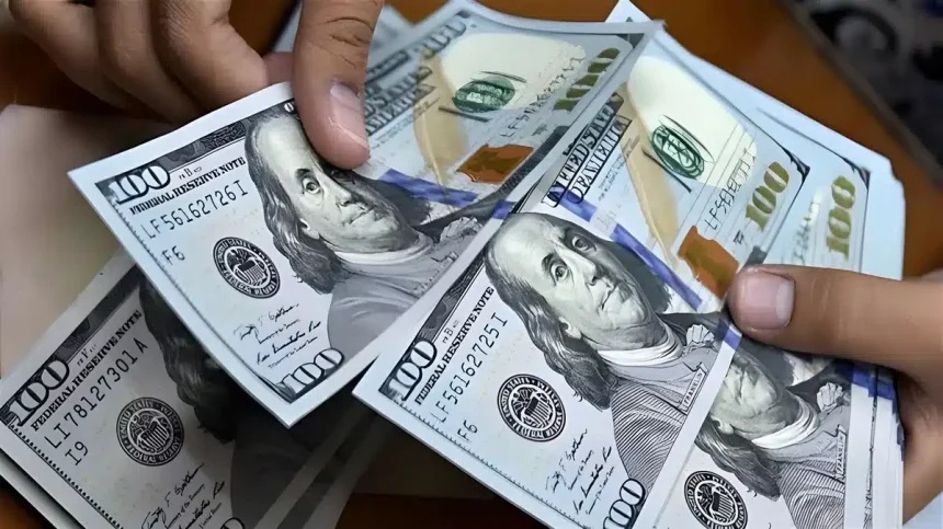 الكاظمي يكشف سبب ارتفاع سعر الدولار في السوق الموازي