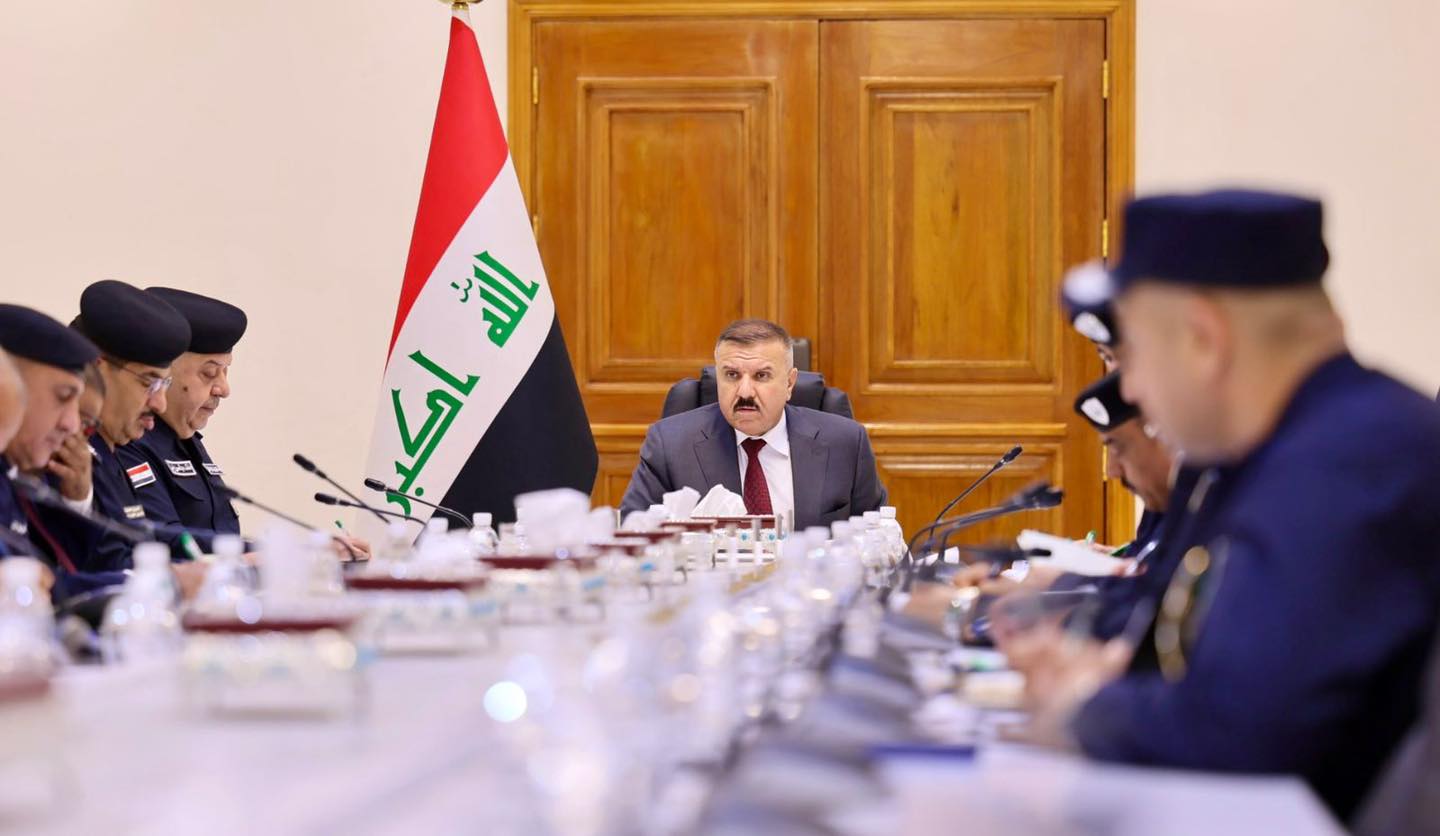 وزير الداخلية يوجه بتهيئة جميع الأمور اللوجستية لتأهيل الطائرات المروحية للعمل ليلاً ونهاراً لإنجاز واجباتها