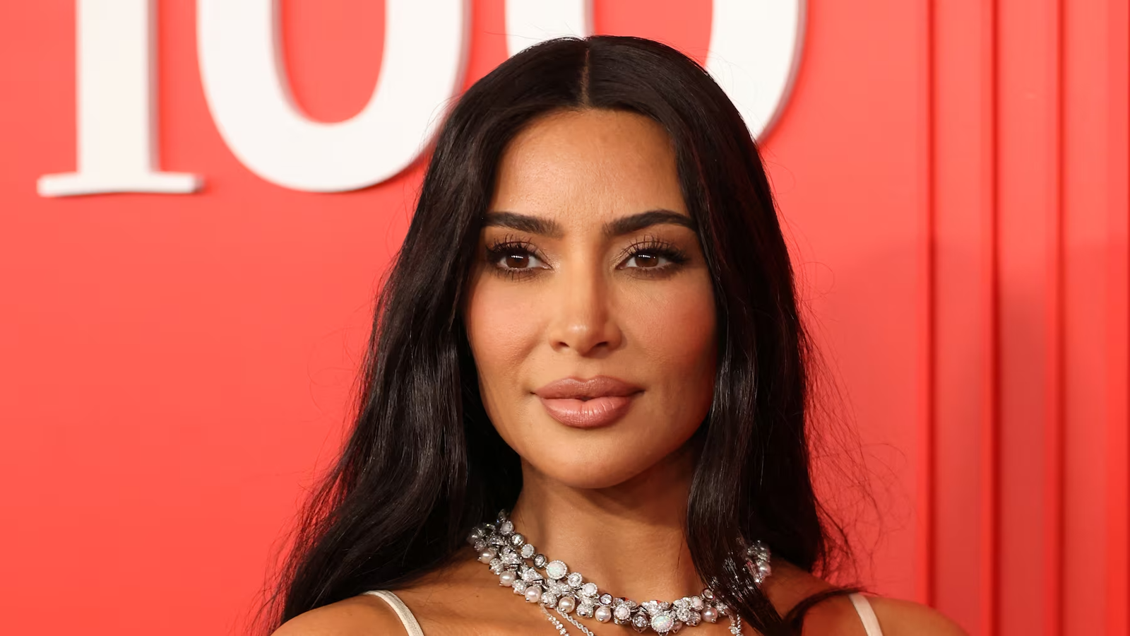 كيم كارداشيان تكشف تفاصيل جديدة عن حالتها الصحية