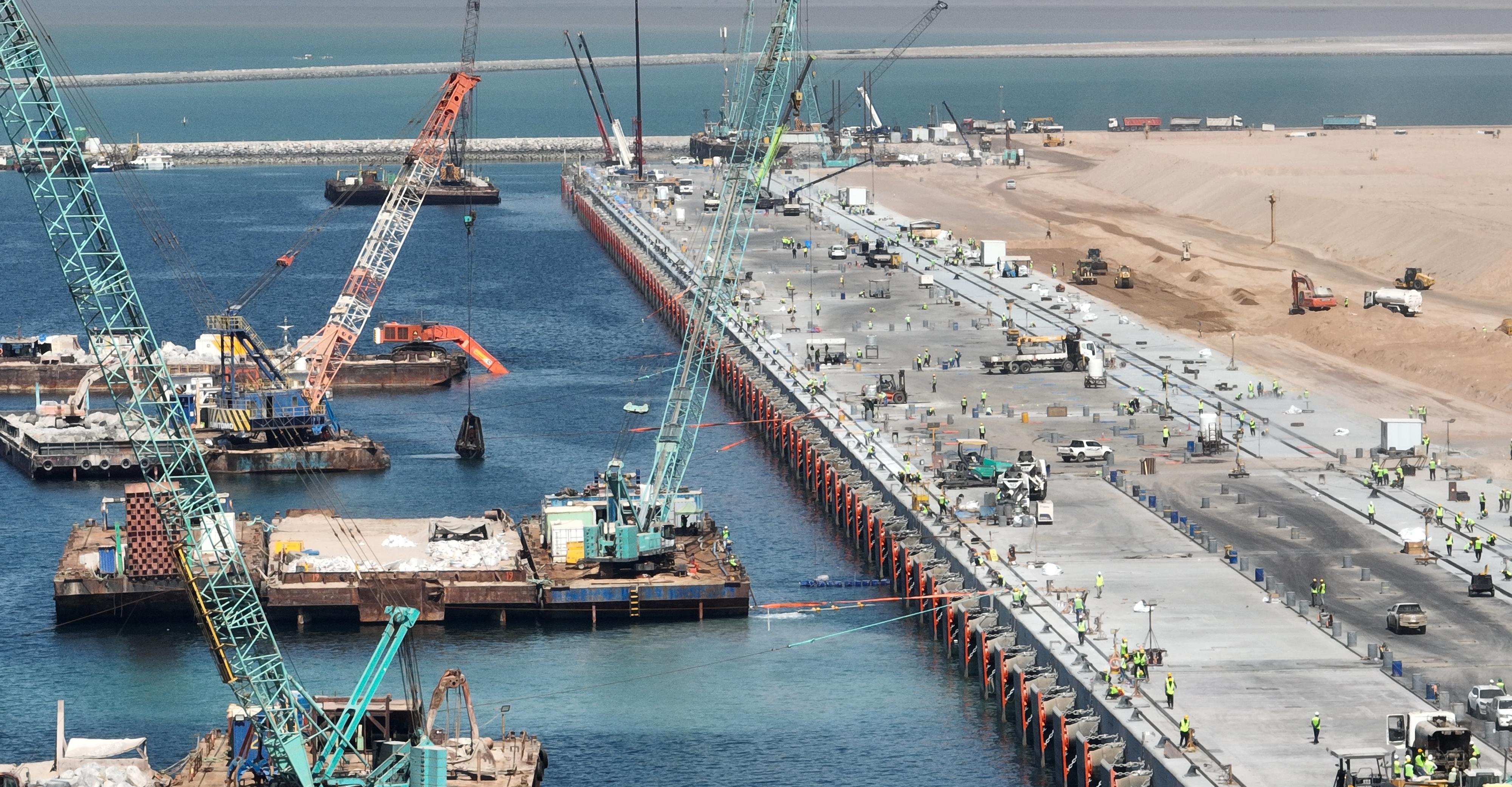 النقل: الهيئة البحرية وسعت أنشطتها الاستثمارية استعداداً لافتتاح ميناء الفاو