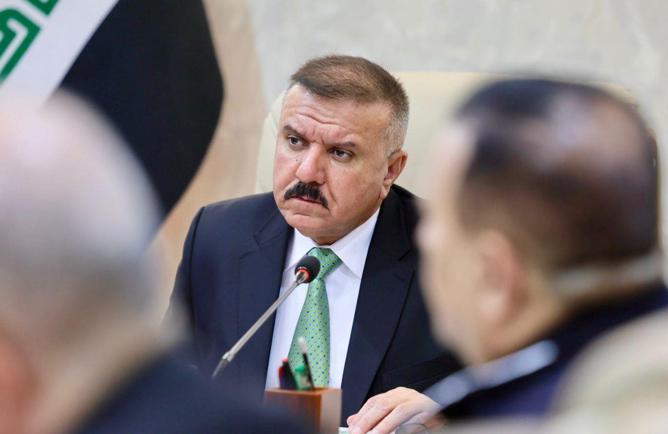 وزير الداخلية يترأس اجتماعا لمتابعة إجراءات تنظيم الأسلحة وحصرها بيد الدولة