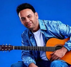 بعد «اللي كبرناه».. مصطفى قمر يطرح «أصل الأيام» من ألبوم «قمر 25»