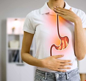 وضعية النوم ليست الحل.. إليك سر تقليل حموضة المعدة