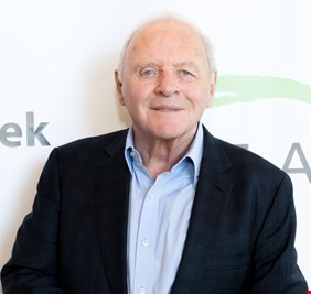 أنتوني هوبكنز يعترف بصراعه مع الإدمان: كنت على وشك قتل نفسي