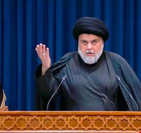 الصدر يوجه بمنع وضع صوره على السيارات