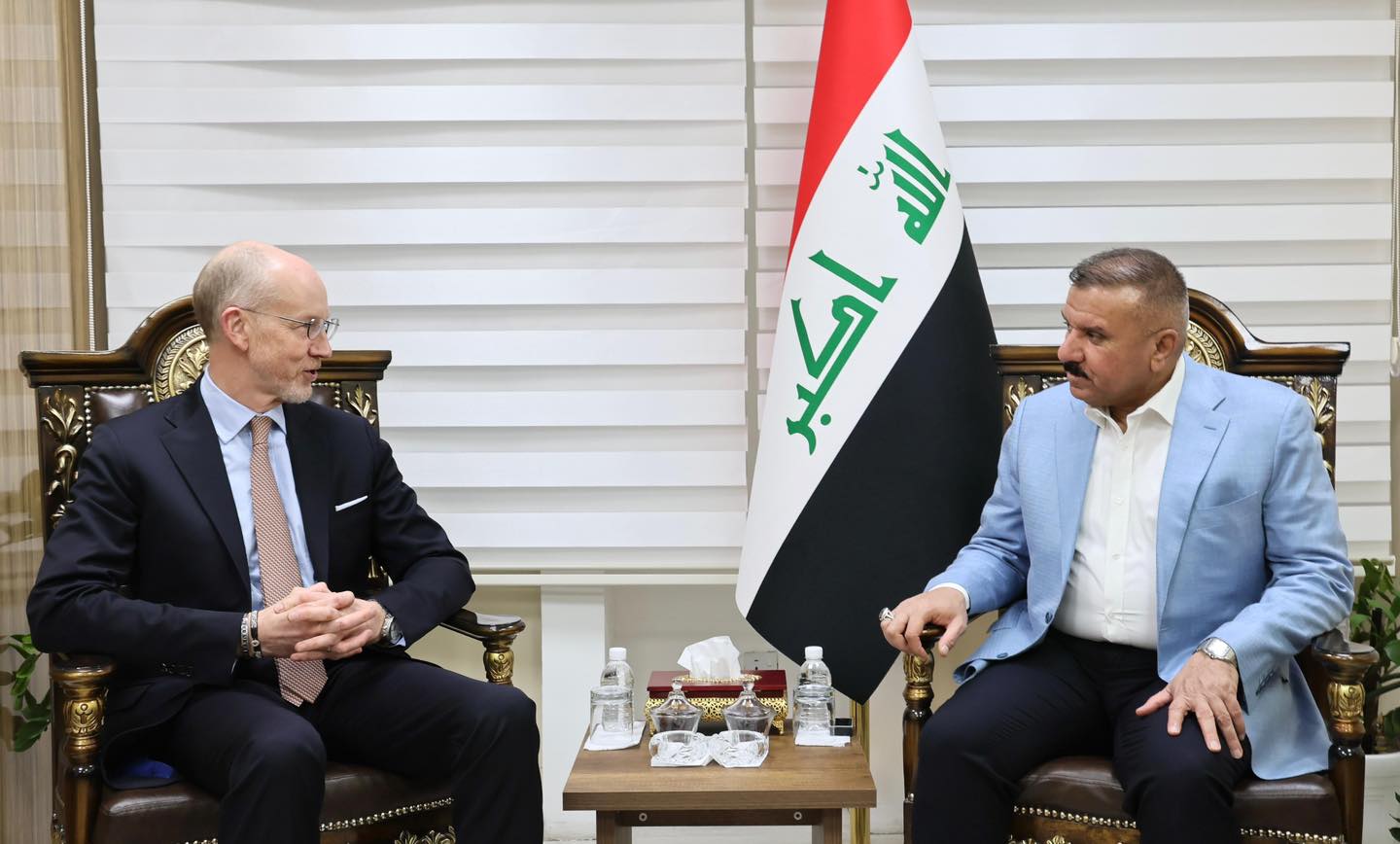 وزير الداخلية يلتقي القائم بالأعمال السويدي والسفير الفلندي