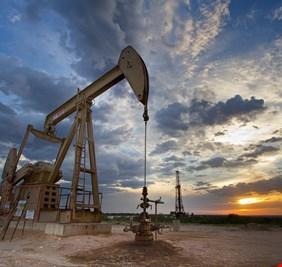 أسعار النفط تستقر على مكاسبها وسط استمرار الضغوط على السوق