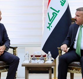 لبحث تعزيز التعاون المشترك، وزير الداخلية يلتقي السفير البريطاني لدى العراق