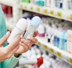 هل مزيل العرق يسبب السرطان؟