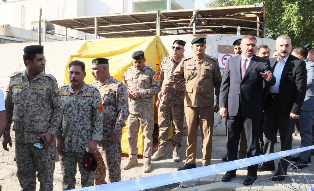 وزير الداخلية يجري جولة ميدانية في عدد من مراكز التصويت الخاص للانتخابات في جانب الرصافة