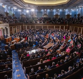 مجلس الشيوخ الأميركي يصوت لإنهاء أطول إغلاق حكومي في تاريخ البلاد