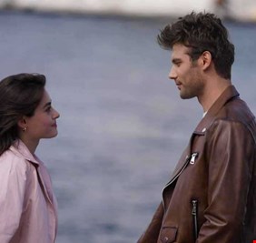 رغم نجومية أبطالها.. ما سبب وقف عرض 3 مسلسلات تركية؟