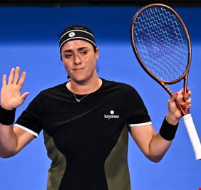 أنس جابر تعلق مسيرتها في التنس