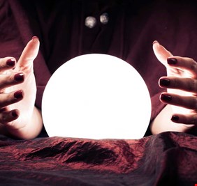 أستراليا.. القبض على عرافة جمعت 46 مليون دولار بخدعة 