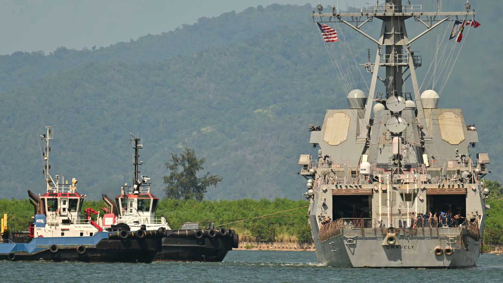 اجتماعات مكثفة بالبيت الأبيض وترمب يلمح لاتخاذ قرار عسكري في فنزويلا