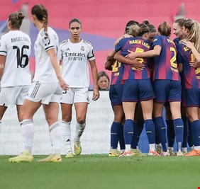 برشلونة يسحق ريال مدريد في كلاسيكو السيدات