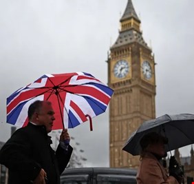 بريطانيا تتجه لتقييد دعم طالبي اللجوء وتشديد شروط الإقامة