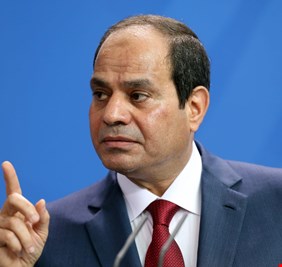 الرئيس المصري يطالب بعدم التردد في إلغاء الانتخابات البرلمانية كليا أو جزئيا بعد الأحداث الأخيرة