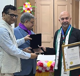 مهرجان بابل للثقافات العالمية  ينال جائزة كاثاك العالمية 2025