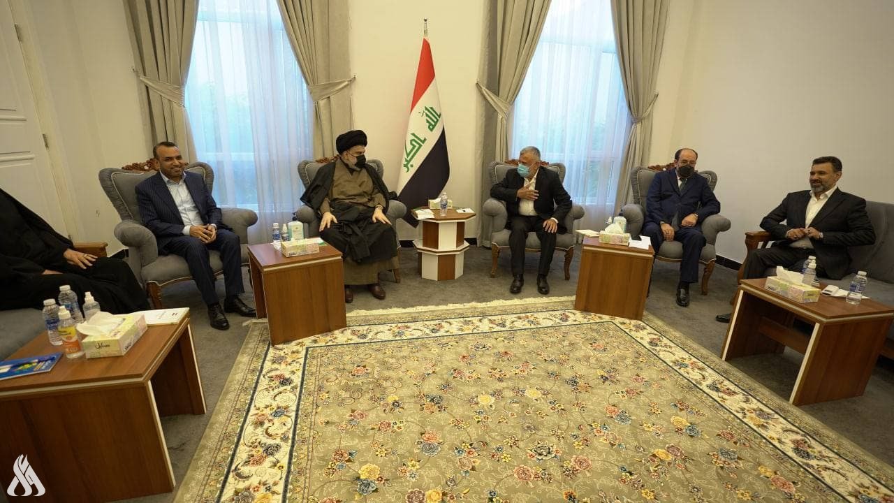 مصادر تؤكد سعي الإطار للتواصل مع مقتدى الصدر