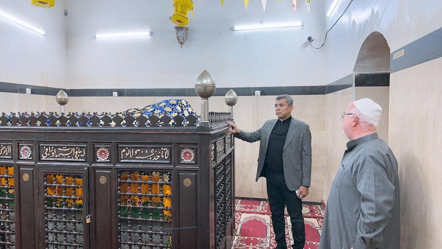 رئيس خلية الإعلام الأمني يزور ضريحي السهروردي ومعروف الكرخي ويؤكد أن الأمن المستقر أساس لتنشيط السياحة الدينية