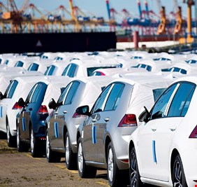 العراق يفرض قيوداً على استيراد السيارات