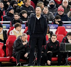 اسم مفاجئ يتصدر قائمة المرشحين لخلافة أرني سلوت في تدريب ليفربول