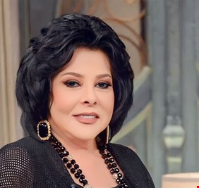 إسعاد يونس تكشف حقيقة صورة «مزيفة» تخص «صاحبة السعادة»