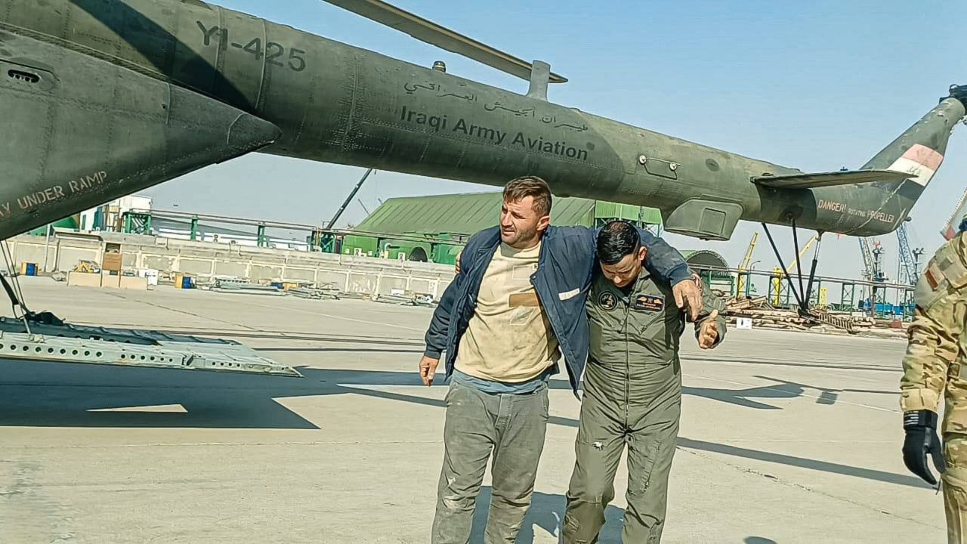 الدفاع تنقذ صيادين عراقيين علقا في رأس البيشة