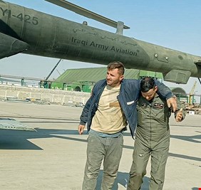 الدفاع تنقذ صيادين عراقيين علقا في رأس البيشة