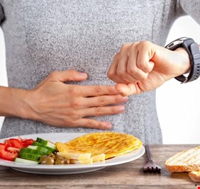 دراسة تحذر من آثار خفية للصوم المتقطع على الجسم