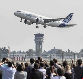 رعب في السماء .. ما الخلل الذي ضرب الآلاف من طائرات 