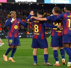 برشلونة يقلب تأخره أمام ألافيس إلى فوز ويعتلي صدارة 