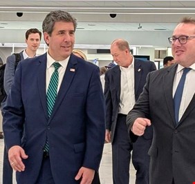 نائب وزير الخارجية الأمريكي يصل العراق