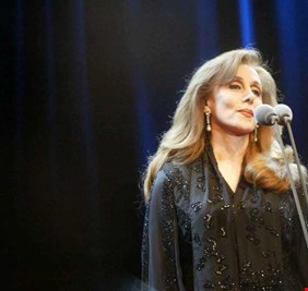 لا تمتلك مالًا .. نضال الأحمدية تحسم جدل تصريحاتها حول فيروز