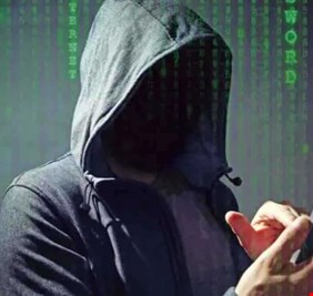 كيف يحول المتسللون هاتفك إلى أداة تجسس دون أن تشعر؟