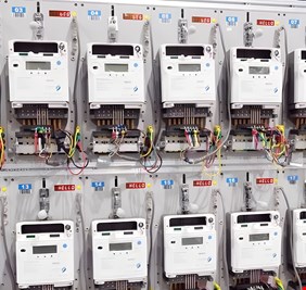 الكهرباء تباشر نصب عدادات ذكية في 4 محافظات